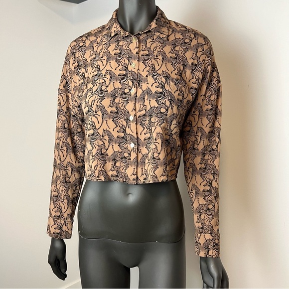 ⚪️ Twik animal print zebra cropped button down blouse - Picture 1 of 7